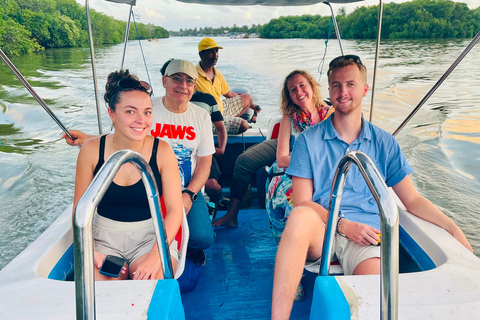 From Negombo: Boat Tour of Negombo Lagoon