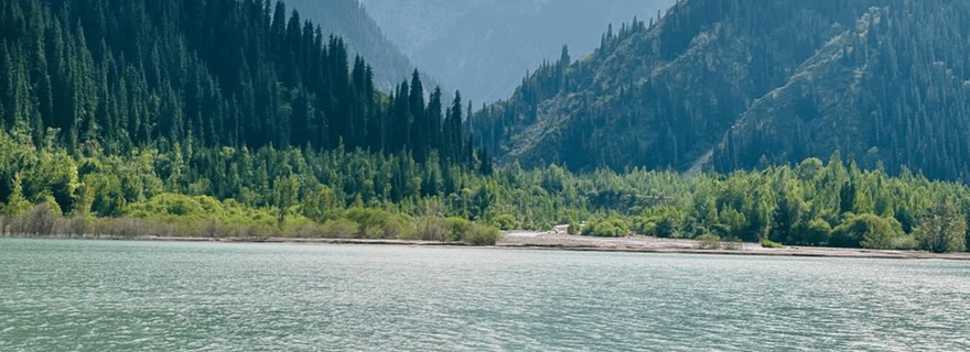 Privé : Lac Issyk, musée de l'Homme d'or, élevage de truites