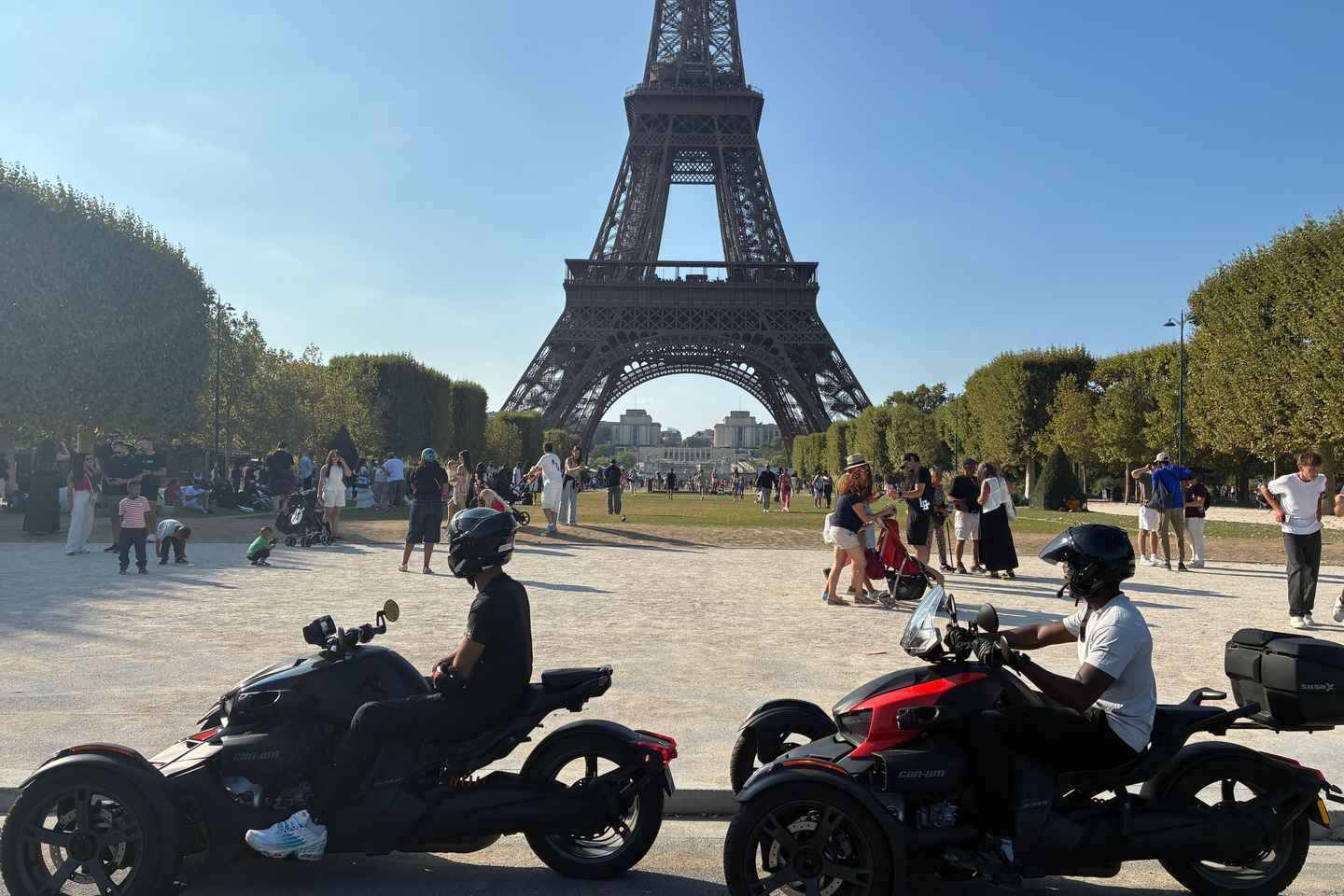 Tour of Paris in a 3-wheel Can-Am Ryker – The exclusive experience in Paris