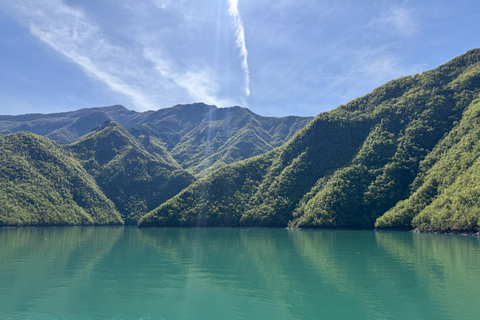 جولة لمدة 3 أيام إلى فالبونا ومنتزه ثيثي الوطني والعين الزرقاء