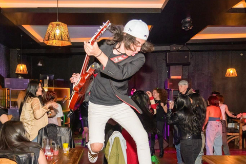 La Paz: Pub Crawl with VIP Entry and Welcome Shots