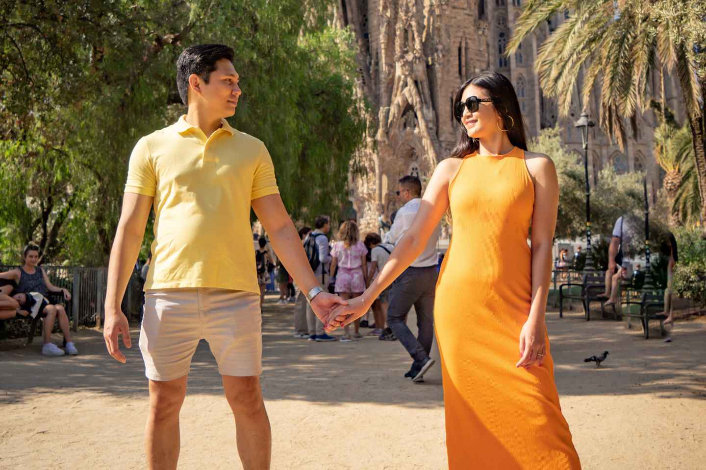 Barcelona: Professional Photoshoot Outside Sagrada Familia