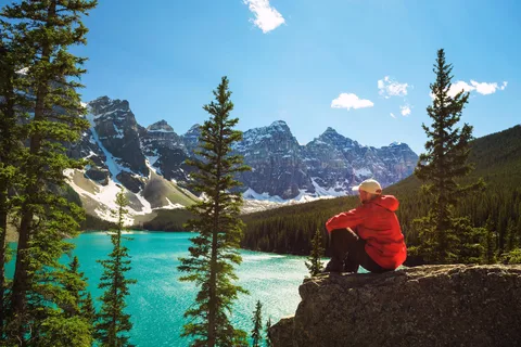 Morning Tour at Moraine Lake (2hrs) & Lake Louise (2hrs)