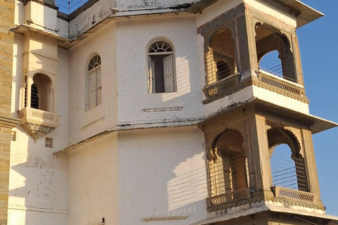 Monsoon Palace visit with Hotel Pickup-dropoff All Inclusive Guided Hiking at Monsoon Palace with Lunch