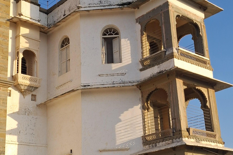 Monsoon Palace visit with Hotel Pickup-dropoff All Inclusive Guided Hiking at Monsoon Palace with Lunch