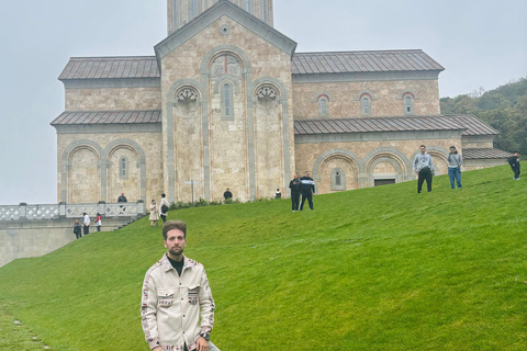 From Tbilisi: Kakheti Wine, Cheese and Bread-making Day Trip