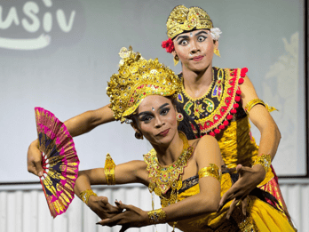 Canggu: Taube Tänzerin Show mit Abendessen