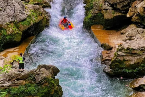 Guilin: Reed Flute Cave & Yangshuo Rafting Private Day Tour Guilin: Reed Flute Cave and Yangshuo Rafting No Tour Guide