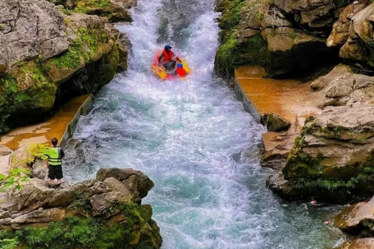 Guilin: Reed Flute Cave & Yangshuo Rafting Private Day Tour Guilin: Reed Flute Cave and Yangshuo Rafting No Tour Guide