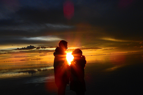 Uyuni: 3-Day Salt Flats, Lagoons, and Geysers Tour ENGLISH-SPEAKING GUIDE