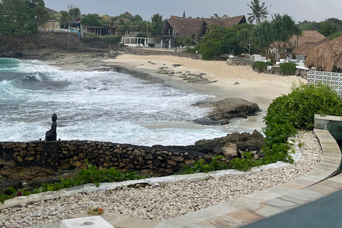 Explore Nusa Lembongan with Traditional Car & Local Guide