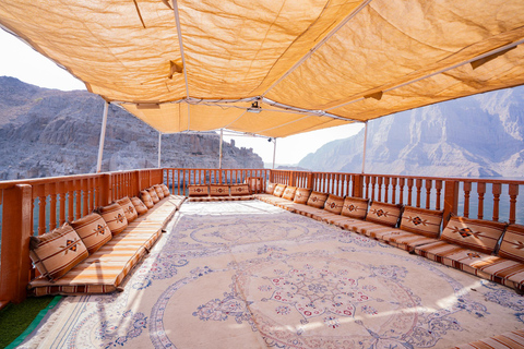 Trasferimento da Dubai a Khasab con crociera di un&#039;intera giornata in dhow e pranzoTrasferimento da Dubai a Khasab con crociera di un giorno intero in dhow e pranzo