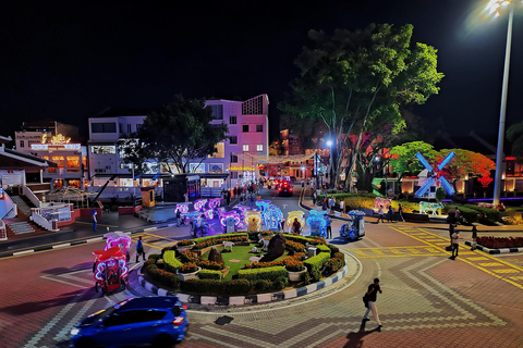 Da Kuala Lumpur: tour serale di Malacca con crociera sul fiumeTour condiviso con servizio di prelievo in hotel