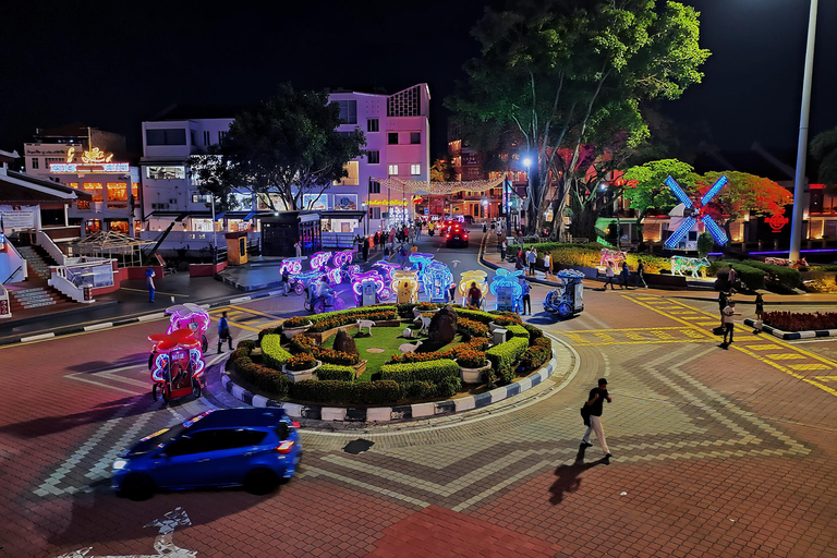 Da Kuala Lumpur: tour serale di Malacca con crociera sul fiumeTour condiviso con servizio di prelievo in hotel