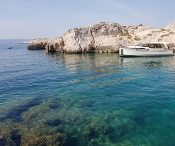 Cruise, Coffee and Swimming in the Calanques of Frioul