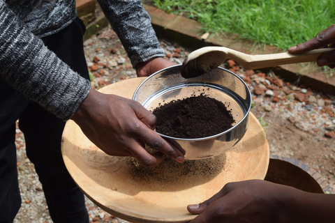 Arusha: TöpferkursKaffee Tour, Mittagessen und Töpferkurs