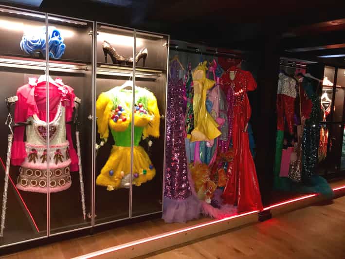 St. Pauli Reeperbahn Walking Tour with Olivia Jones’ historian Eva