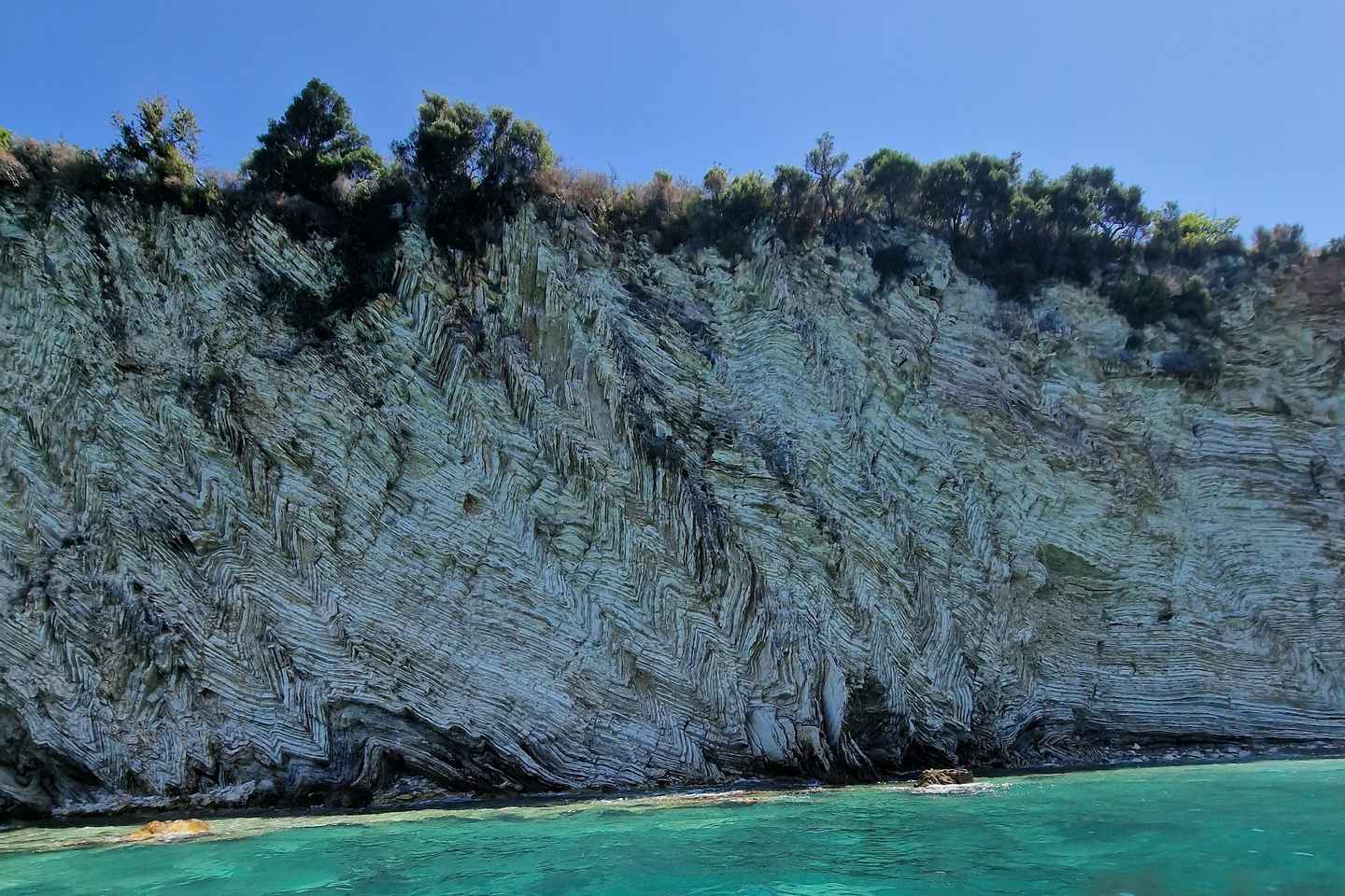 探秘通戈与卡萨米尔岛:一日游美食体验