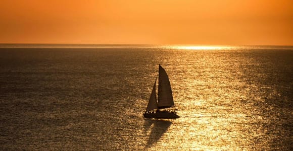 Castelldefels: Sunset Sailing Cruise with Cava