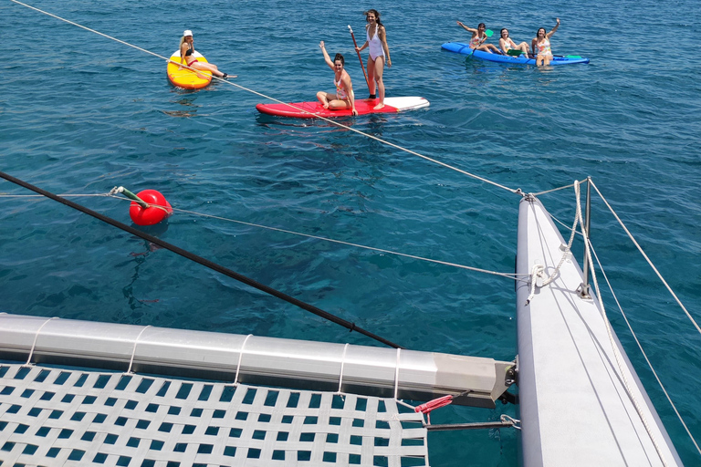 Sailing tour to Papagayo beach.