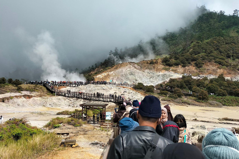 从日惹出发的日出西库尼尔山和迪恩高原之旅从日惹到日出 Sikunir 和 Dieng 高原之旅