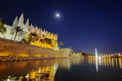 Mallorca: Palma in der Dämmerung, Rundgang am Abend in der Altstadt