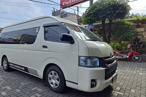 Yogyakarta: alquiler de coche privado con conductor en inglés en furgoneta