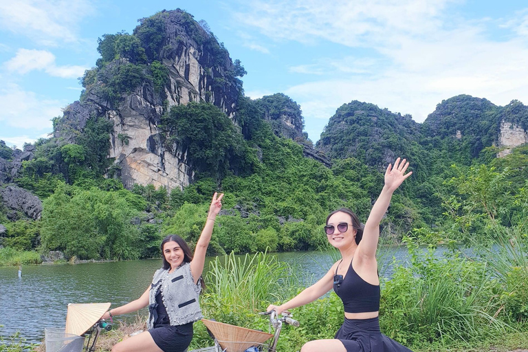 Hanoi: Luxurious 2-Day Ninh Binh Tour with Hotel/Bungalow Private Tour