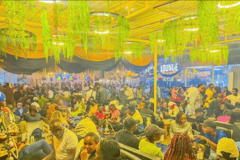 Nairobi: tour della vita notturna con cena, bevande e ingresso in discotecaEsperienza privata di vita notturna a Nairobi con bevande