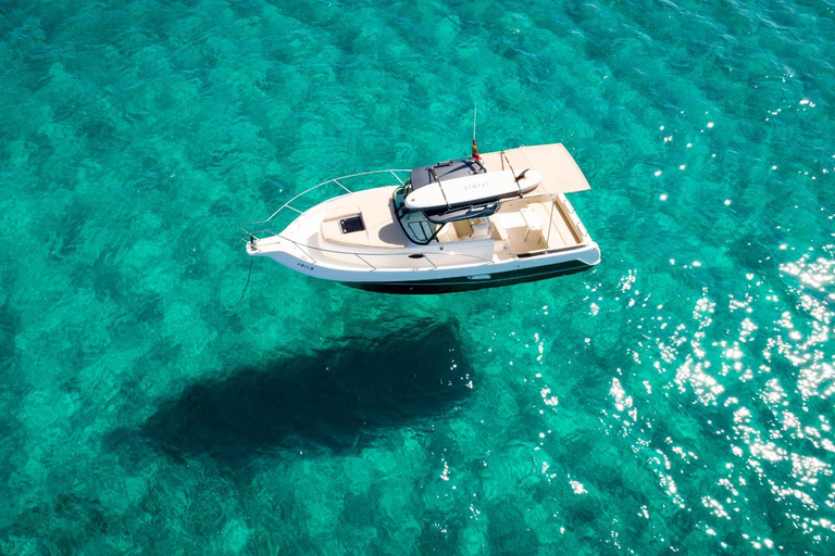 Tour en barco por Ibiza : navega por aguas cristalinas