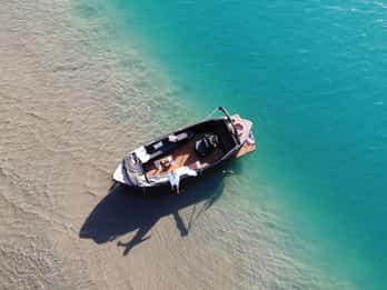 Le Grau du Roi: Privatize a charming boat for 2 hours with skipper