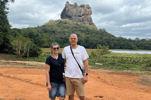 Sigiriya: Village Tour with Minneriya Jeep Safari