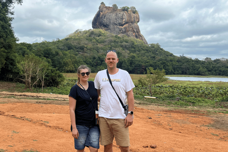 Sigiriya: Village Tour with Minneriya Jeep Safari