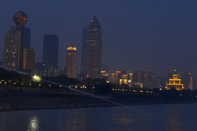 Wuhan: Hankou-Nachttour mit Craft-Bier-VerkostungWuhan: Nachttour durch Hankou mit Craft-Bier-Verkostung