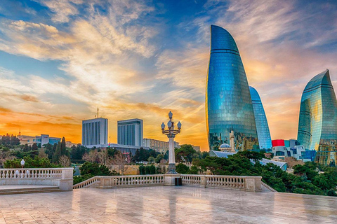 Bakú: Visita a la Ciudad Vieja, Centro Heydar Aliyev y Parque HighlandBakú: Ciudad Vieja, Centro Heydar Aliyev y Visita al Parque Highland