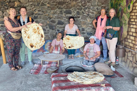 Viaje a la Sinfonía de Piedras, Geghard y cocción de Lavash en Garni