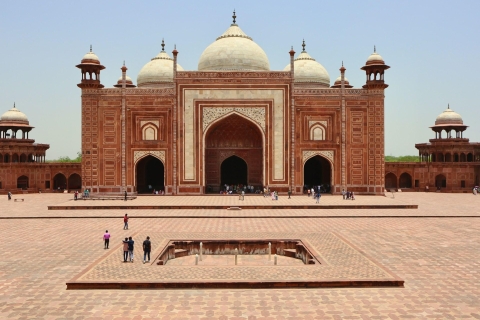 Depuis Delhi : visite guidée privée du Taj Mahal avec prise en chargeChauffeur + voiture privée + visite guidée