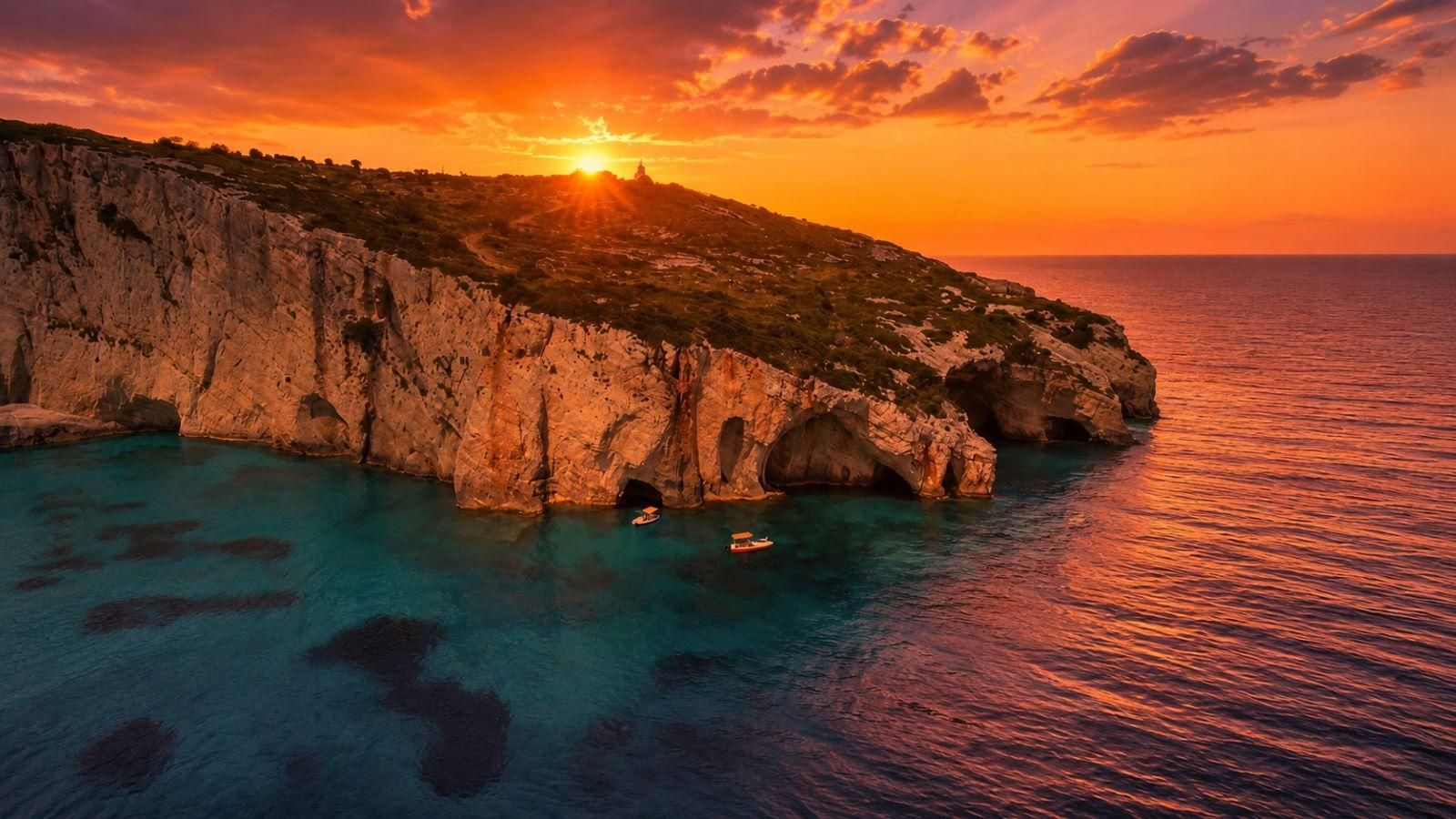 Zakynthos: Bootstour bei Sonnenuntergang mit Schwimmpausen und Prosecco-Aperitif
