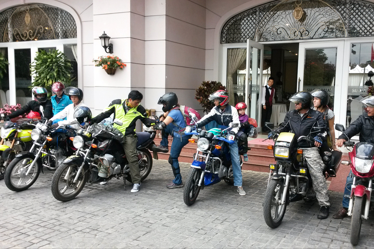 Eendaagse Hoi An/DaNang naar Hue via Hai Van Pass of vice versaHoi An - Hue-optie met zelfrijden op een motorfiets