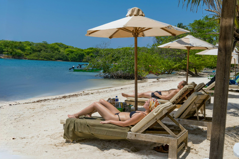 Cartagena:Rekognosering på privata öar med snorkling inkluderadCartagena: Privat ö-tur med snorkling ingår