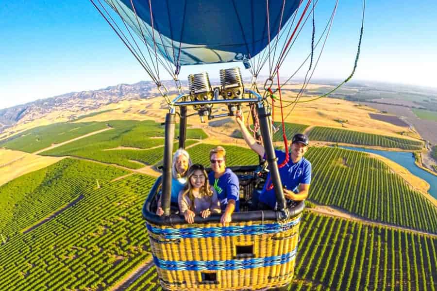 Sacramento Valley: Heißluftballonfahrt mit Sekt. Foto: GetYourGuide