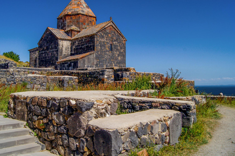 Tbilisi: Armenia Day Trip with Lake Sevan and Yerevan