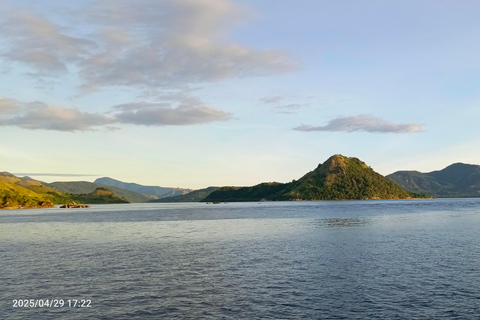Labuan Bajo: Kalong Island Sunset Boat Tour with Snorkeling