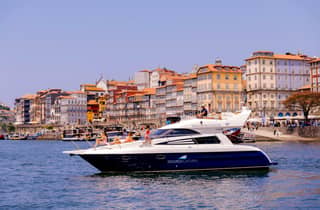 Porto: Private Yacht auf dem Douro mit Wein- und Gourmet-Verkostung