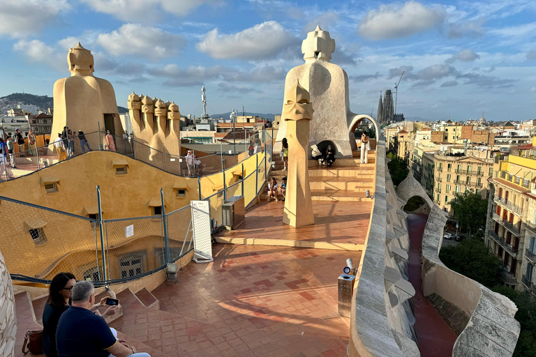 Barcelona: Sagrada Familia, La Pedrera &amp; Cava ProeverijPrivétour Sagrada Familia en Casa Milà met Cava