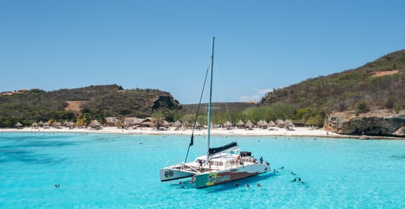 Curacao: West Coast Boattrip with Beaches, BBQ and Blue Cave