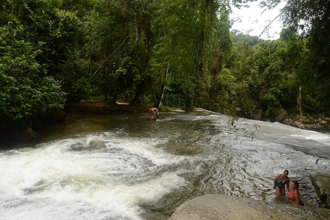 Aventure en Jeep à Paraty : sentier écologique, distillerie et baignade dans la rivièreAventure en Jeep à Paraty : parcours écologique, distillerie et baignade dans la rivièr