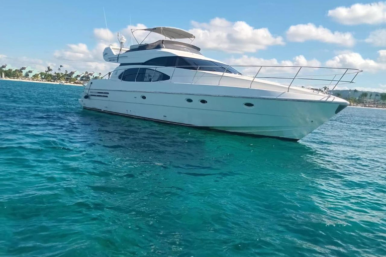 Negril: Private VIP Yacht Charter with Open Bar and Snacks