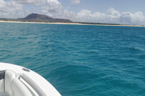 Ciesz się morzem w Boa Vista — prywatna wycieczka łodziąCiesz się morzem w Boa Vista – prywatny rejs wycieczkowy