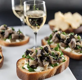 Matera: Aperitif Trüffel und Champagner unter dem Olivenbaum